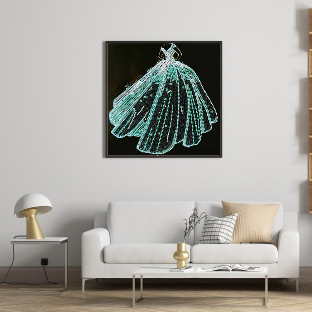 Green Dress - Special Shaped Drill Diamond Painting 30*30CM