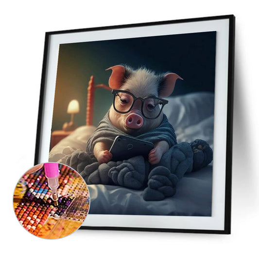 Pig Looking At Phone - Full Round Drill Diamond Painting 30*30CM