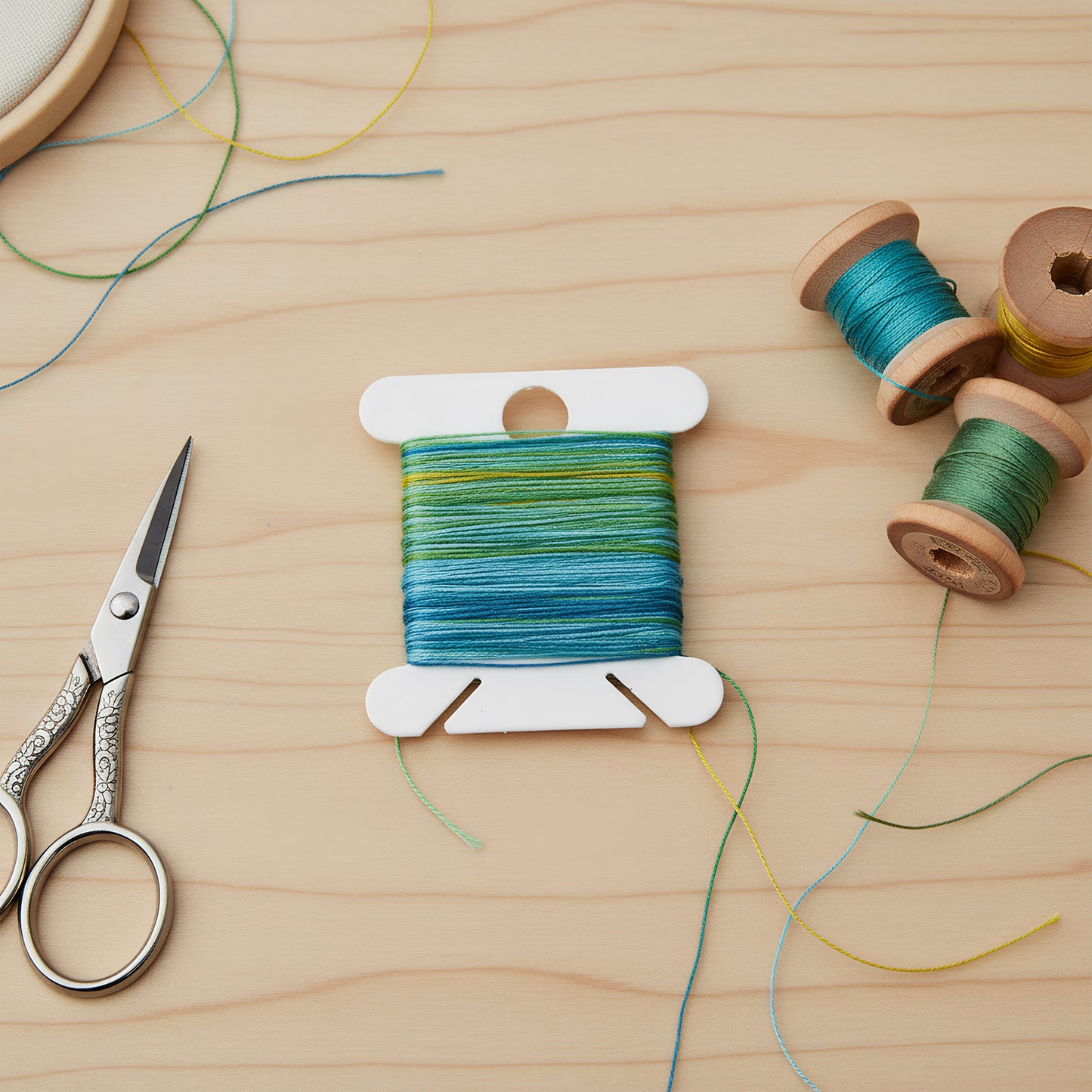 100 PCS Embroidery Floss Bobbins Plastic Embroidery Thread Cards (Milky)