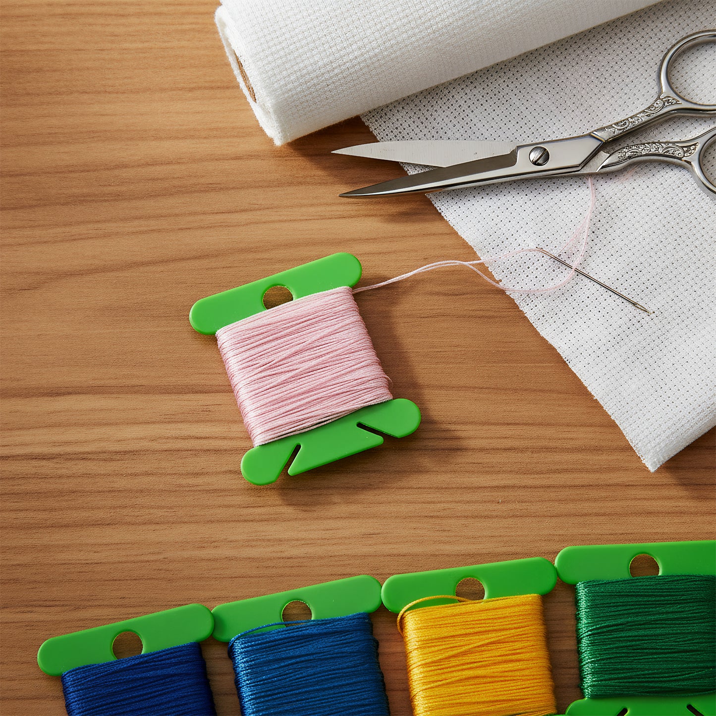 100 PCS Embroidery Floss Bobbins Embroidery Thread Cards (Fluorescent Green)