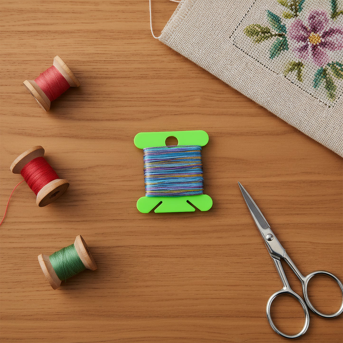 100 PCS Embroidery Floss Bobbins Embroidery Thread Cards (Fluorescent Green)