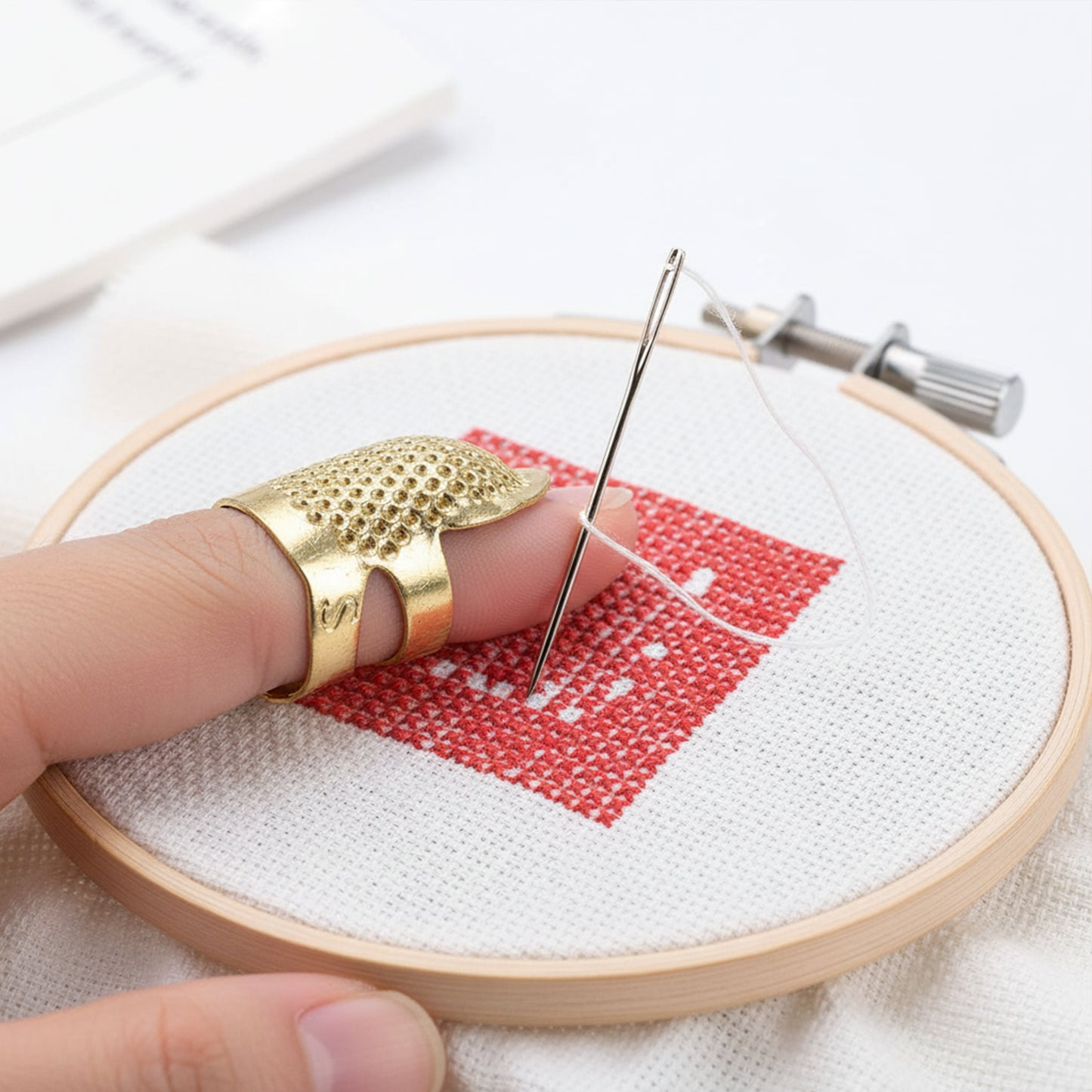 5Pcs Cross-Stitch Tools Retro Adjustable Thimble Hand Sewing Thimble (Gold S)