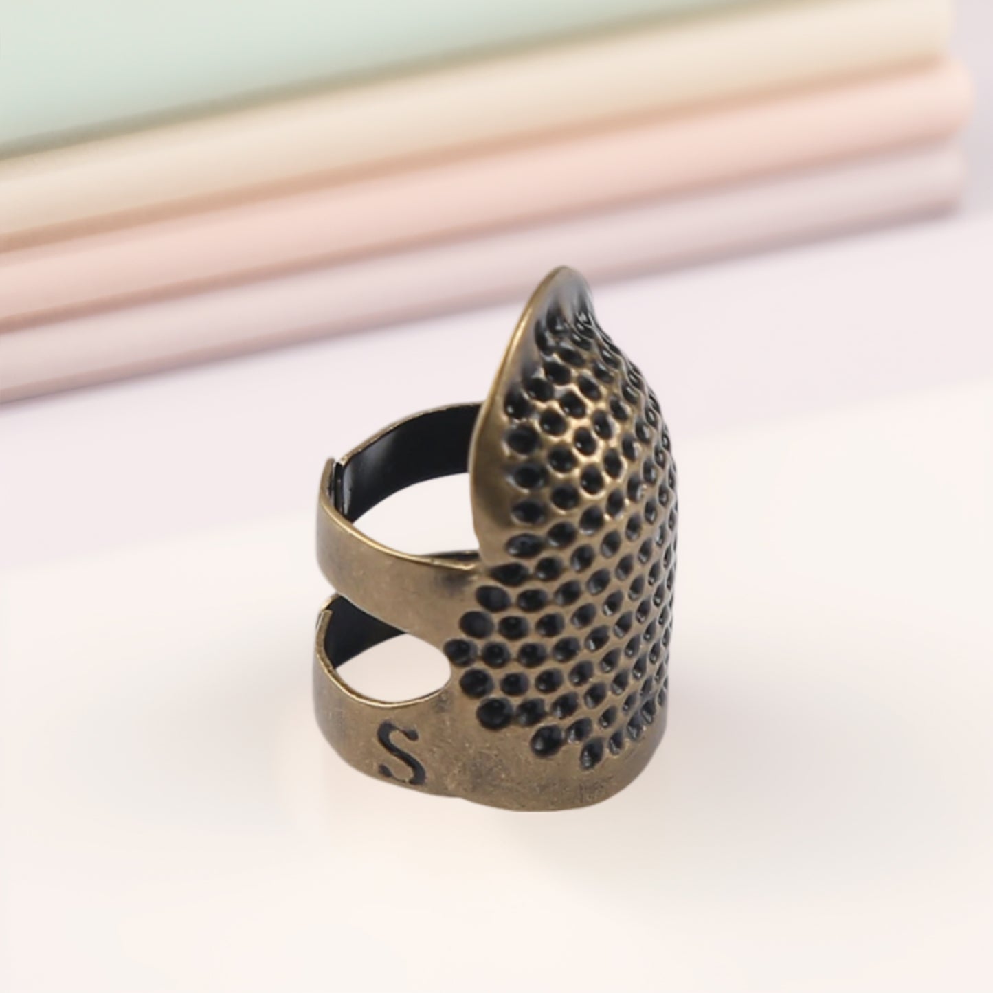 5Pcs Cross-Stitch Tools Retro Adjustable Thimble Hand Sewing Thimble (Bronze S)