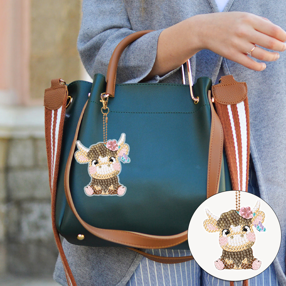 6PCS Double Sided Round Diamond Painting Art Keychain Pendant (Each Busy Cow)