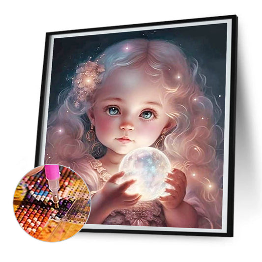 Girl With Big Eyes And Curly Hair - Full Round Drill Diamond Painting 30*30CM