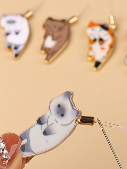Cute Cat Magnetic Needle Holder Threader Household Magnetic Pin Holder (White)