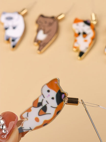 Cute Cat Magnetic Needle Holder Threader Household Magnetic Pin Holder (Orange)