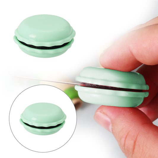 Macaron Magnetic Needle Holder Household DIY Sewing Simple Pin Holder (Green)