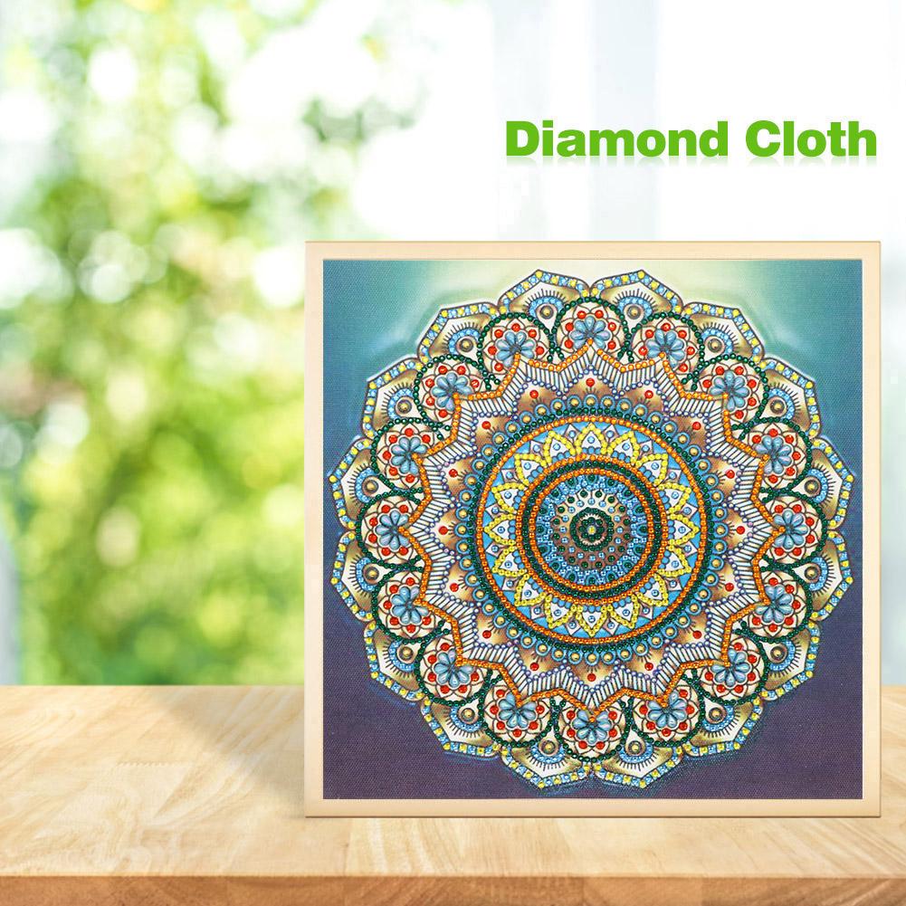 Datura - Special Shaped Drill Diamond Painting 30*30CM