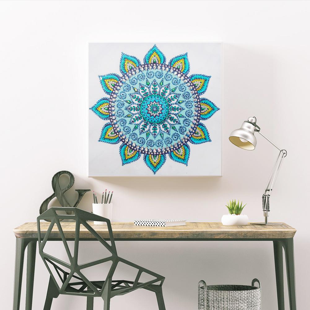 Datura - Special Shaped Drill Diamond Painting 30*30CM