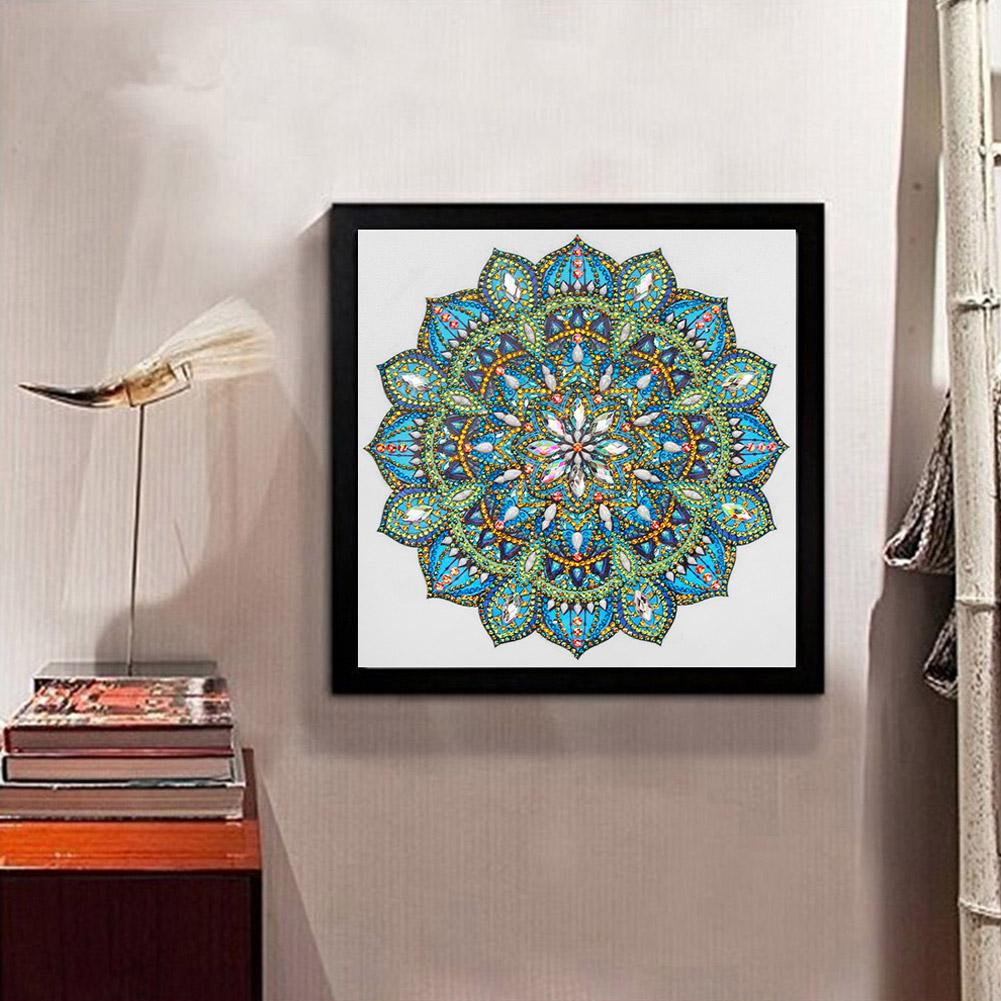 Datura - Special Shaped Drill Diamond Painting 30*30CM
