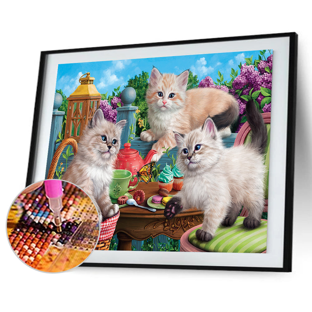 Cat Playing On Table - Full Round Drill Diamond Painting 40*30CM