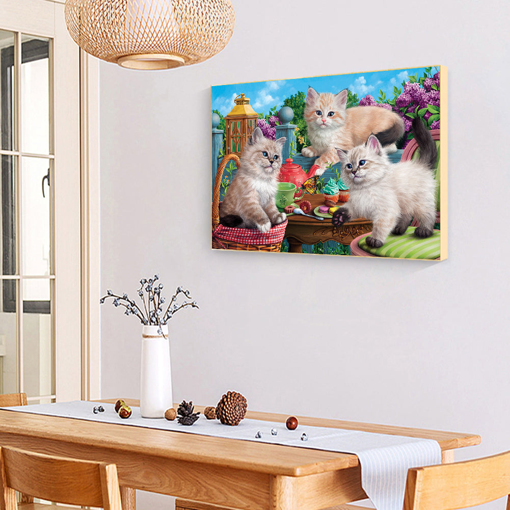 Cat Playing On Table - Full Round Drill Diamond Painting 40*30CM